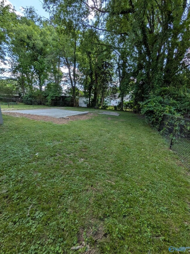 Building Photo - 2404 Whitesburg Dr