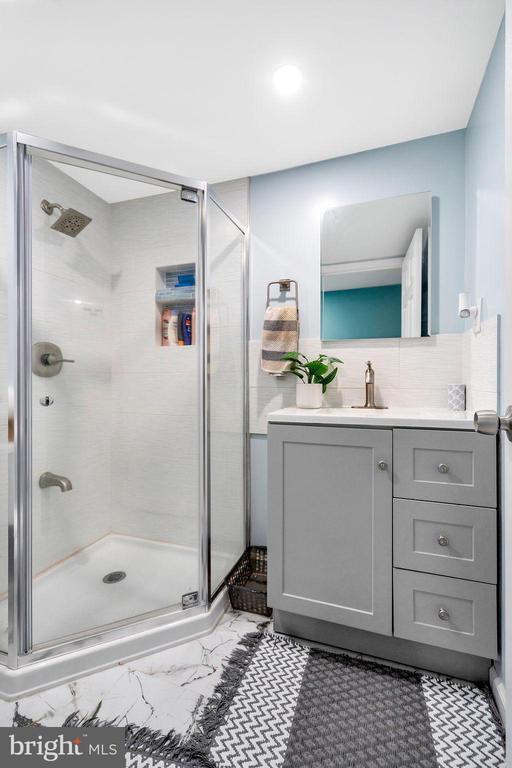 Building Photo - 945 Fariston Dr