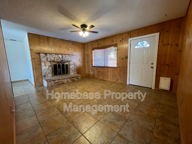 Building Photo - 2600 E Cliffside Dr