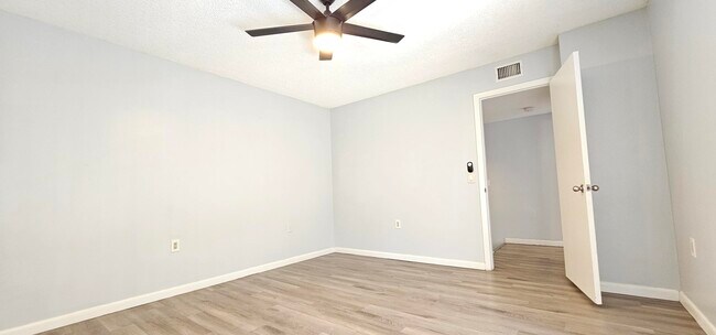 Building Photo - 539 Green Springs Pl
