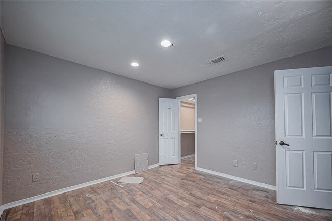 Building Photo - 4015 Black Locust Dr