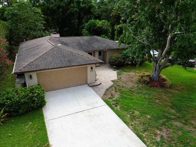 Building Photo - 423 Whispering Oaks Ct