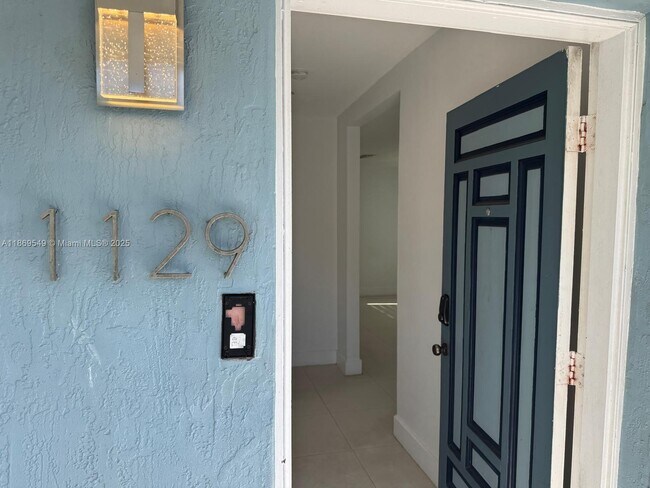 Building Photo - 1129 NW 30th St