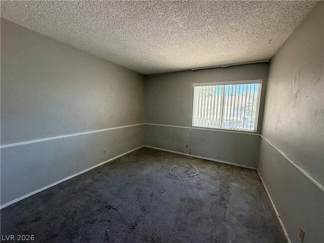 Building Photo - 586 Willow Green Dr