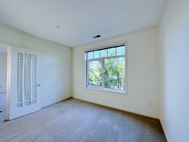 Building Photo - 2Bd/1.75Ba Kirkland Condo