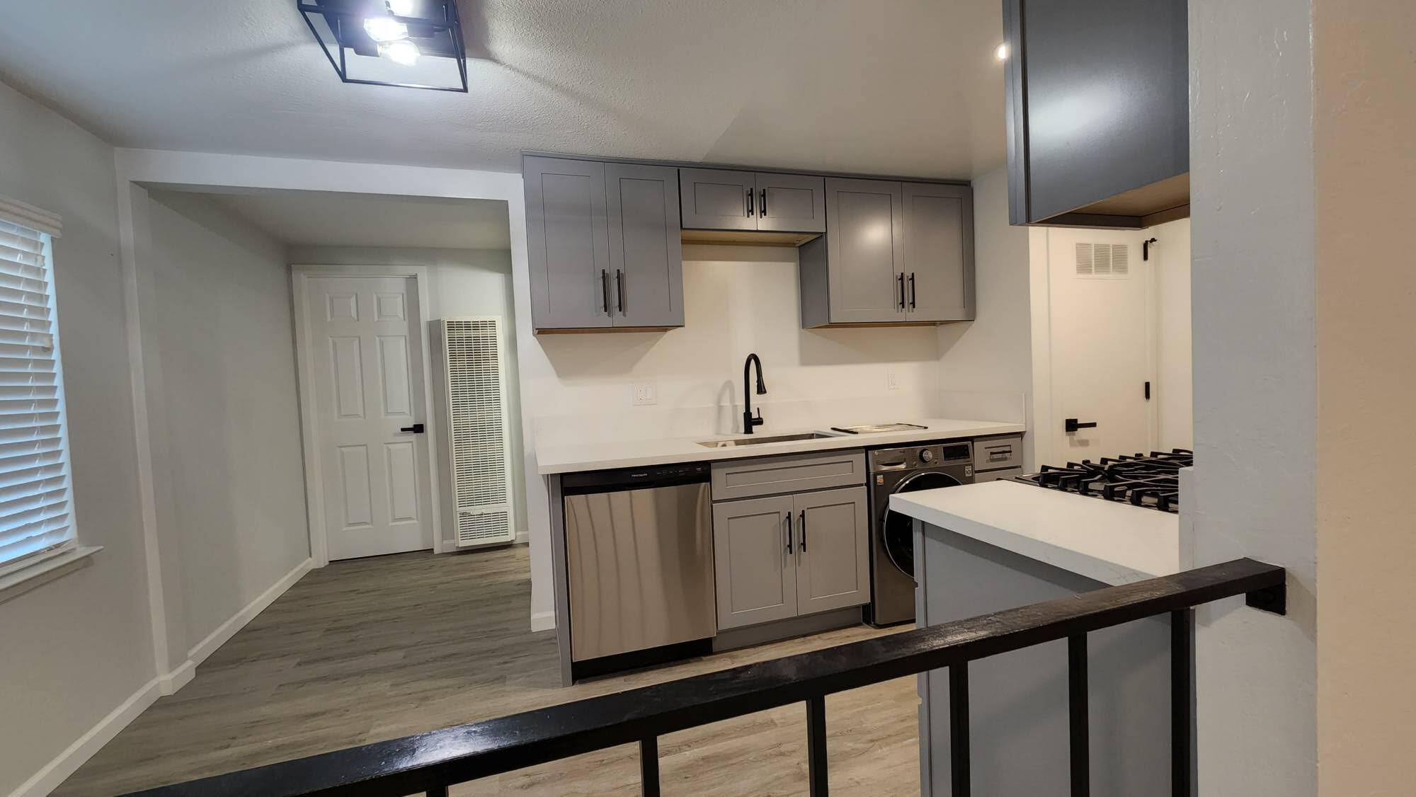 Kitchen - 579 James Ave