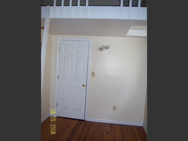 Building Photo - 131 Prall St
