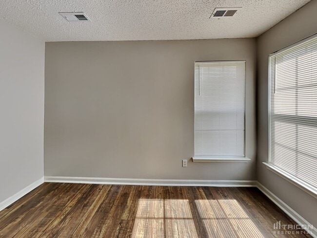 Building Photo - 6213 McIntyre Ridge Dr