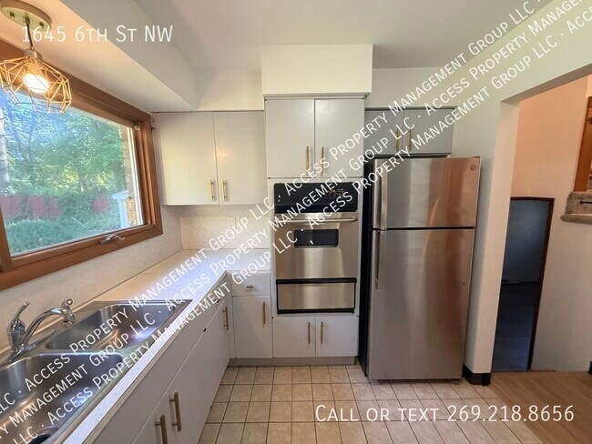 Building Photo - 1645 6th St NW