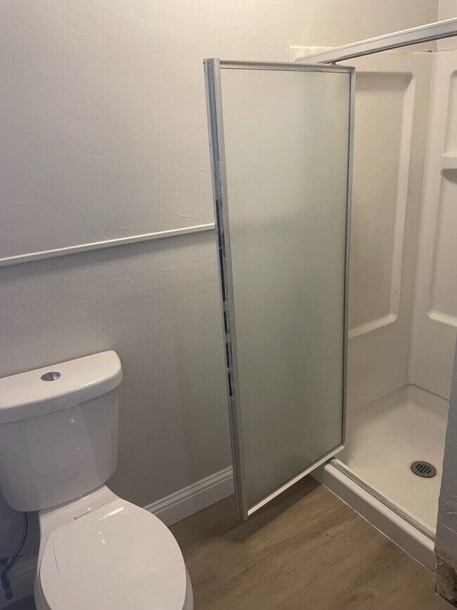 Building Photo - Cute & Clean 1 bedroom & 1 Bathroom