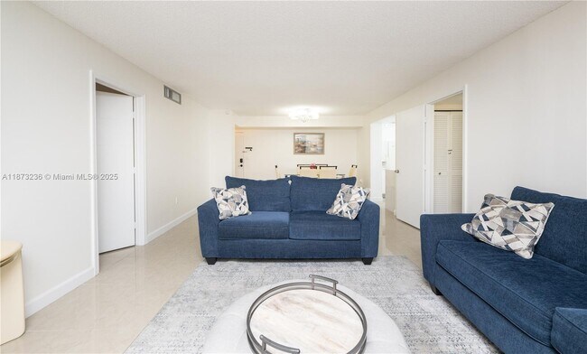 Building Photo - 1833 S Ocean Dr
