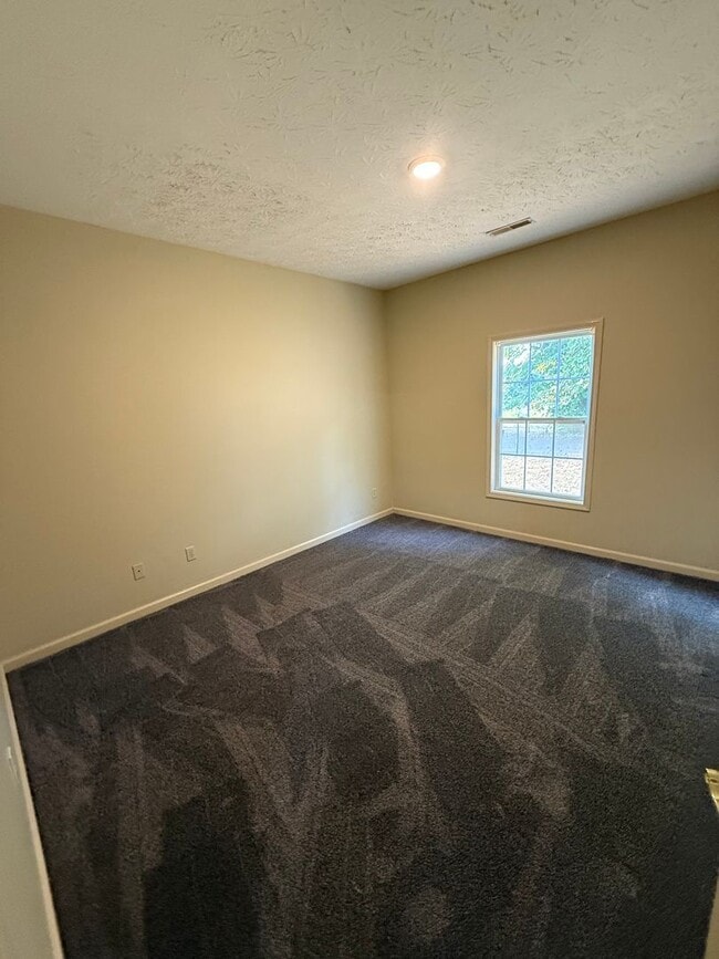 Building Photo - 104 Cedar Tree Ln