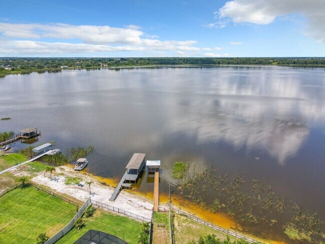 Building Photo - Beautiful 3 Bedroom 2 bath Home in desirab...