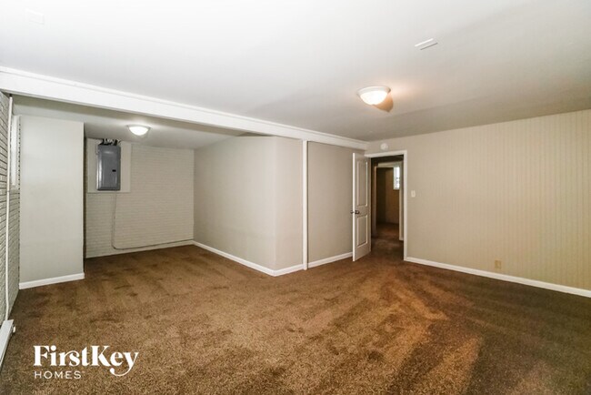 Building Photo - 3820 N Lawndale Ave