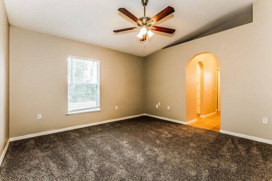 Building Photo - 6922 Crown Lake Dr