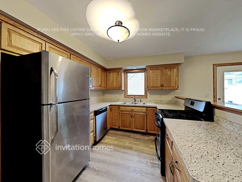 Building Photo - 403 Cretin Ave S