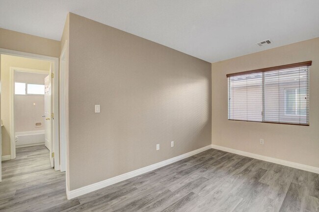 Building Photo - TWO STORY CUL-DE-SAC HOME, 3 BEDROOM 2.5 BATH HOME