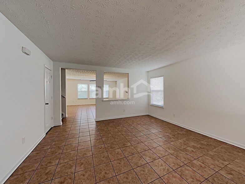 Building Photo - 2641 Farmstead Ct