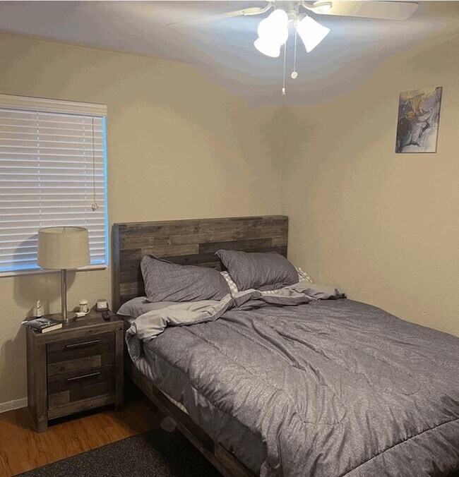 Building Photo - 301 Algerita Dr