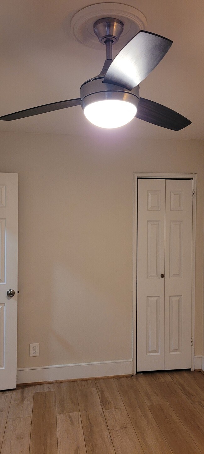 Building Photo - 1248 16th St NE