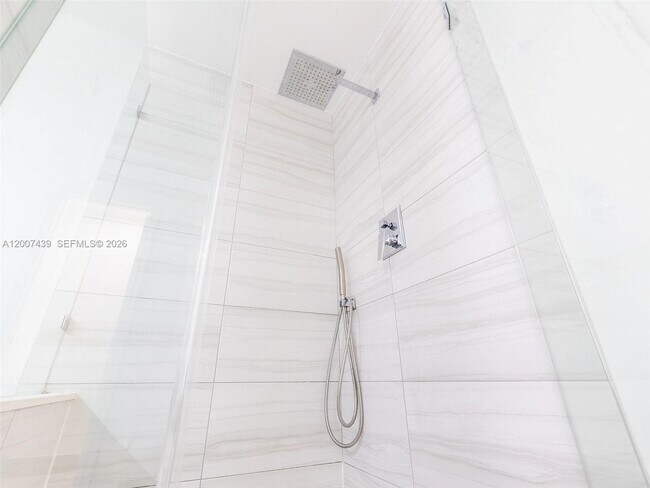 Building Photo - 801 Tanglewood Cir