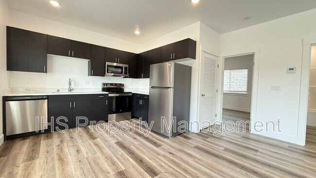 Building Photo - 3917 W Van Giesen St