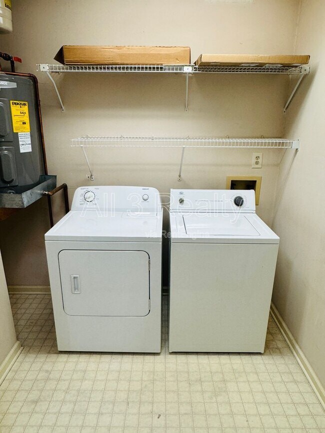 Building Photo - 6008 Woodrun Ct