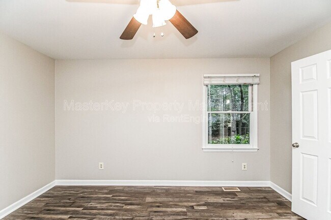 Building Photo - 407 E Dynasty Dr