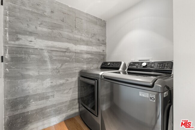 Building Photo - 485 Canyon Vista Dr
