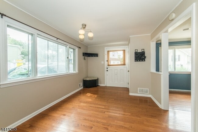 Building Photo - 37 Embury Pl