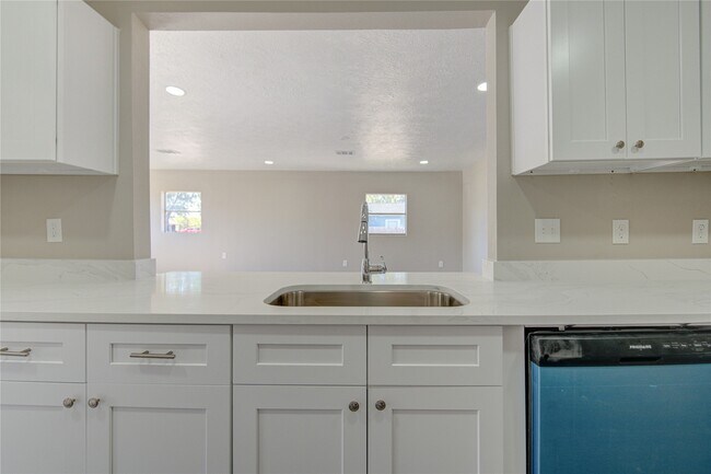 Building Photo - 3020 2nd Ave N