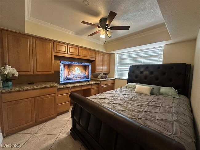 Building Photo - 2419 E Vegas Valley Dr