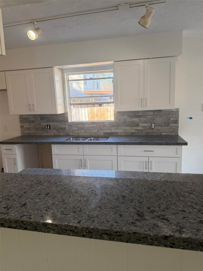 Building Photo - 24710 Glen Loch Dr