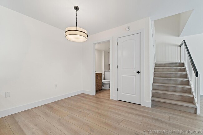 Building Photo - 1221 12th Ct
