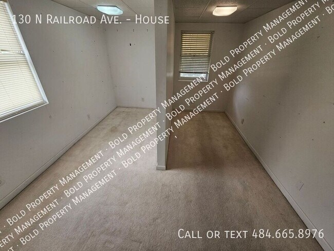 Building Photo - 130 N Railroad St