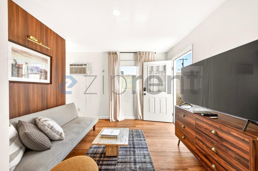 Building Photo - 12877 Borden Ave