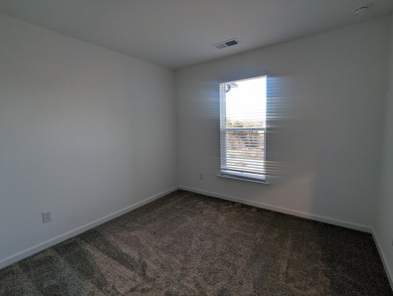 Building Photo - Room in Townhome on Leading St