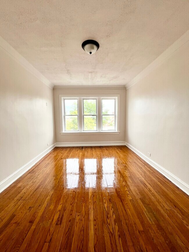 Building Photo - 1154 N Lawndale Ave