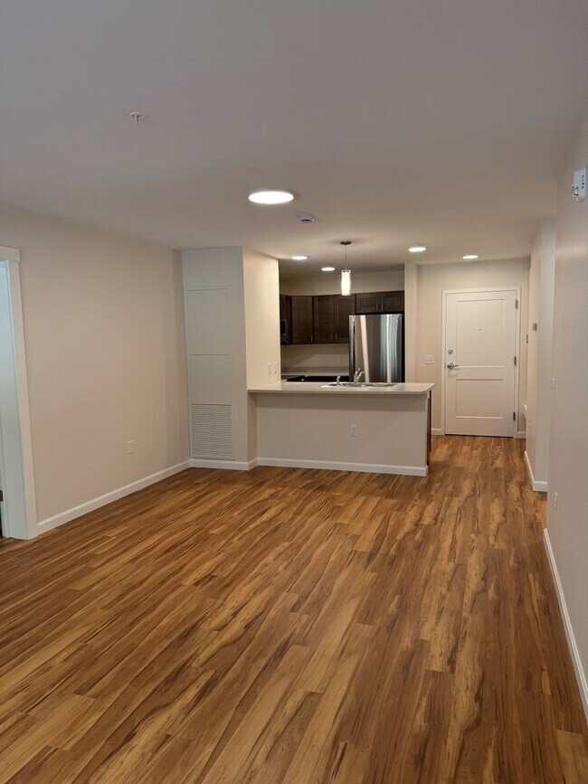 Building Photo - One Bedroom with Den , so many possibilities!