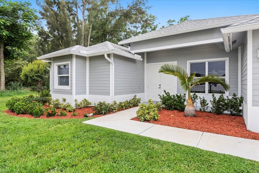 Building Photo - 419 SW Namoit Pl