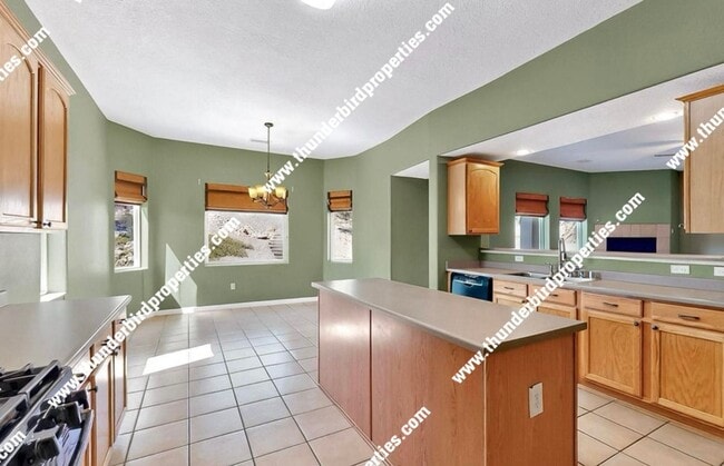 Building Photo - 5 bedroom home in Los Milagros