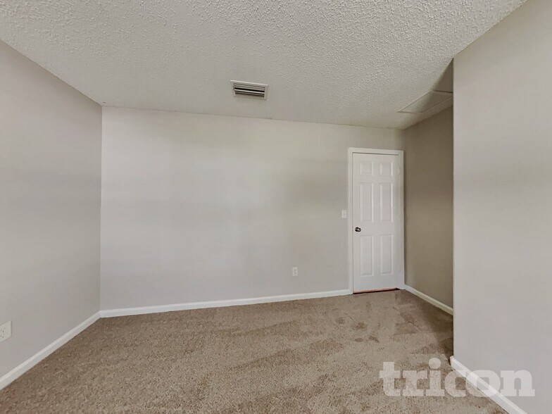 Building Photo - 7125 Beekman Lake Dr