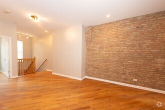 Building Photo - 3 br, 3 bath Condo - 2328 W Augusta Blvd