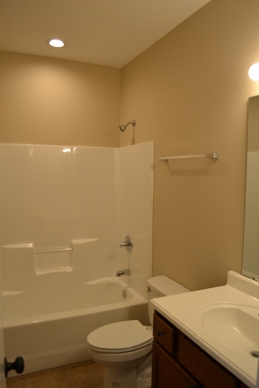 Building Photo - 810 E 10th St