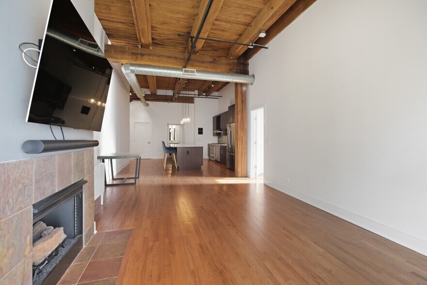 Building Photo - 525 W Superior St