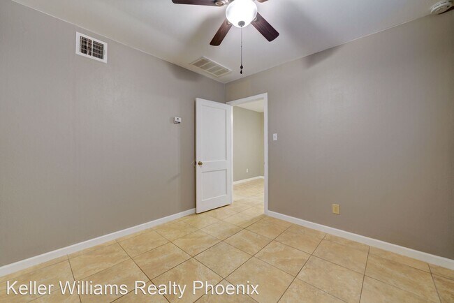 Building Photo - 2 br, 1 bath House - 9316 East Balsam Aven...