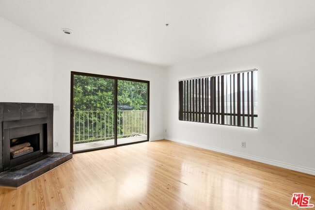 Building Photo - 1059 S Sherbourne Dr