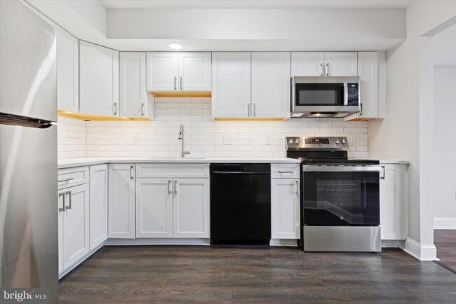 Building Photo - 270 Deer Run Ct