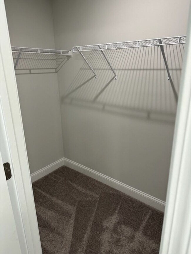 Building Photo - 5 Bedroom / 4 Bathroom House at Malind Bluff