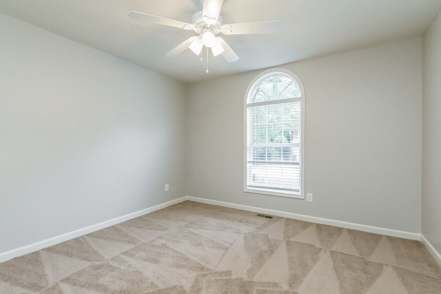 Building Photo - 2663 Candler Dr